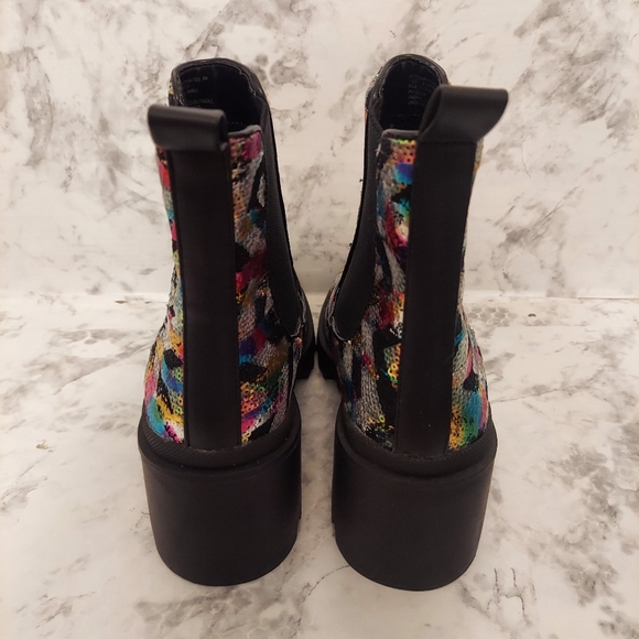 🆕️brand new Betsey Johnson rowann sequin metallic Chelsea boots - Picture 4 of 9